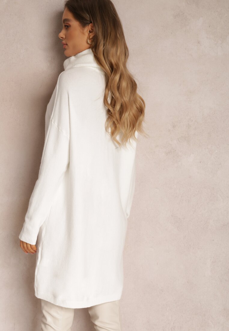 Biała Sukienka Dzianinowa Oversize z Golfem Sinera