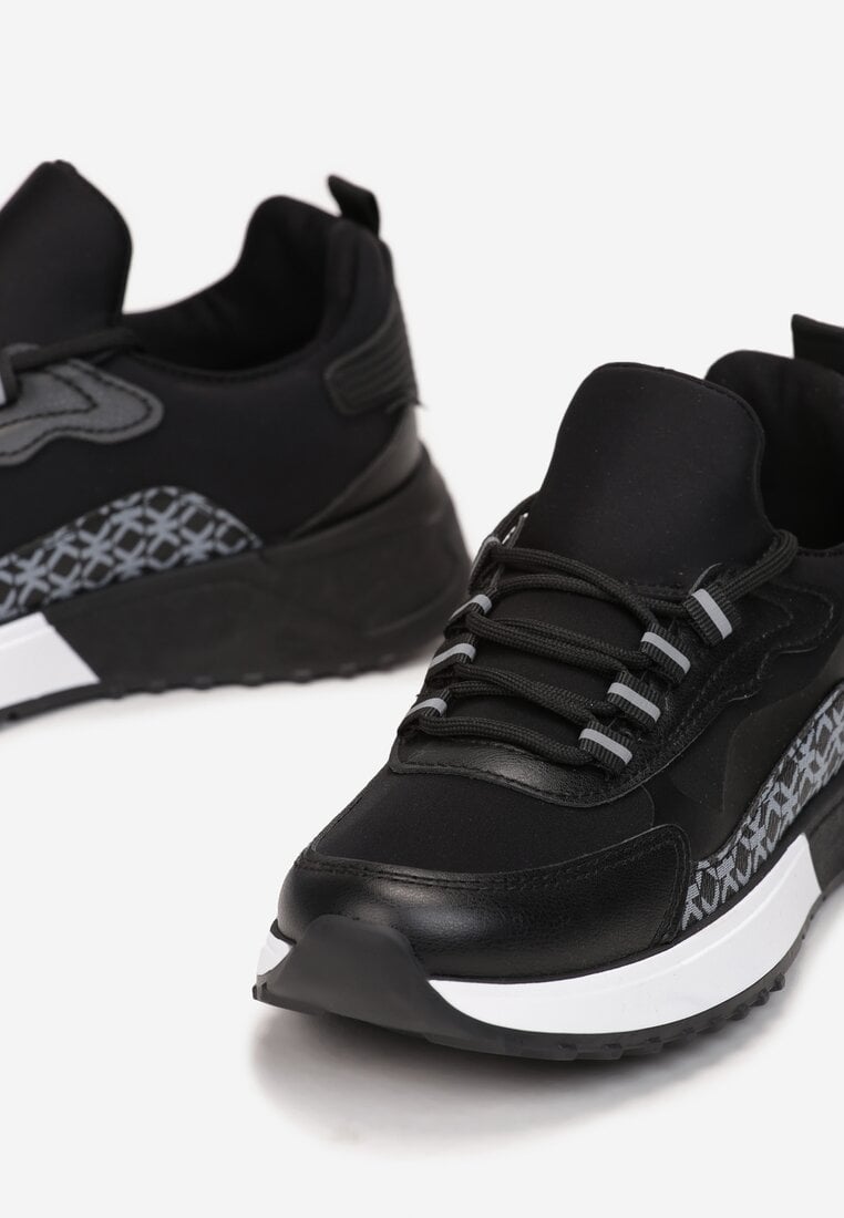 Czarne Wsuwane Sneakersy Zdobione Kolorowymi Wstawkami Virreg