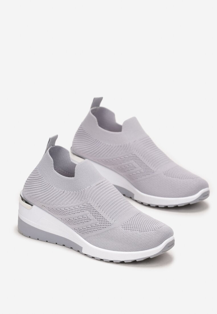 Szare Wsuwane Sneakersy na Koturnie z Metaliczną Wstawką Krisette