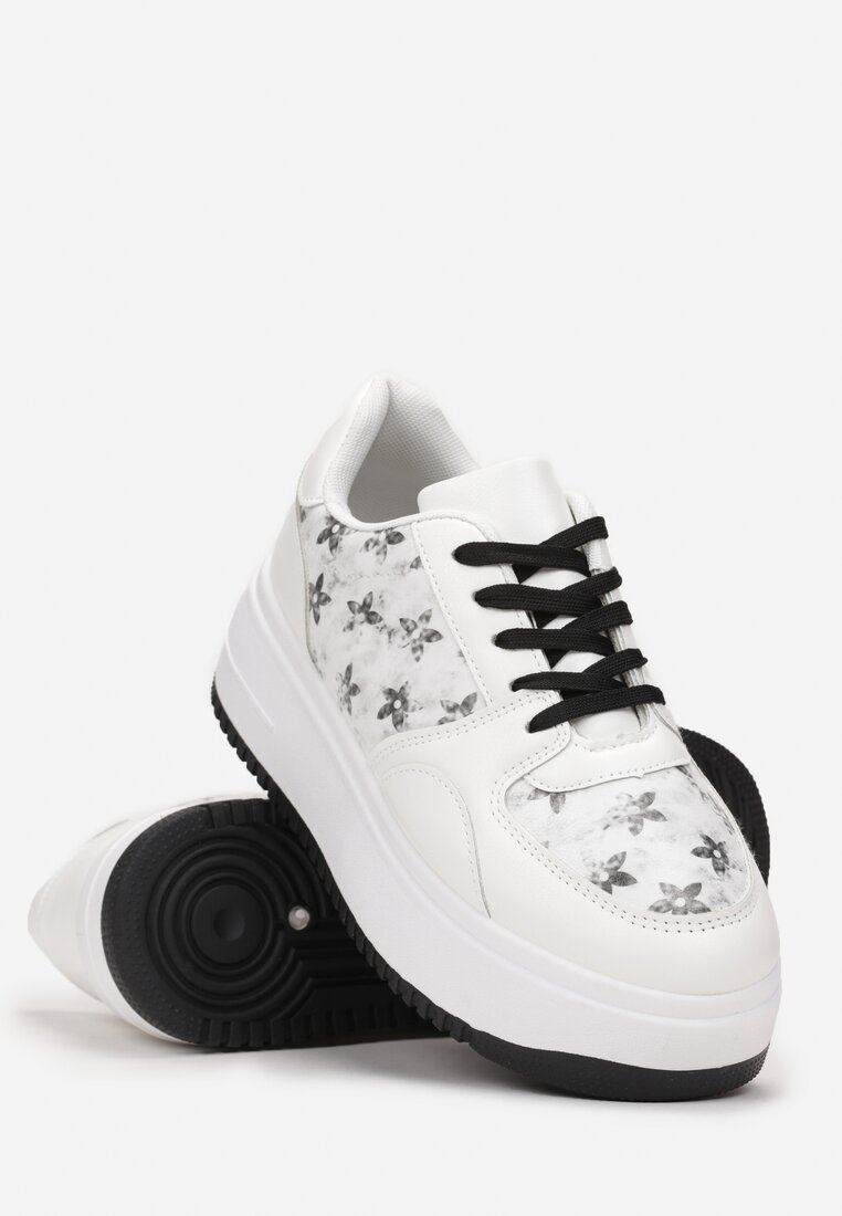 Biało-Czarne Sneakersy na Platformie z Nadrukiem w Kwiaty Chedora