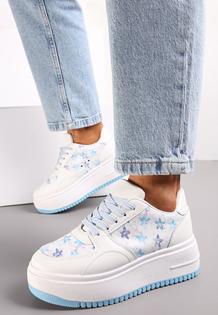 Biało-Niebieskie Sneakersy na Platformie z Nadrukiem w Kwiaty Chedora
