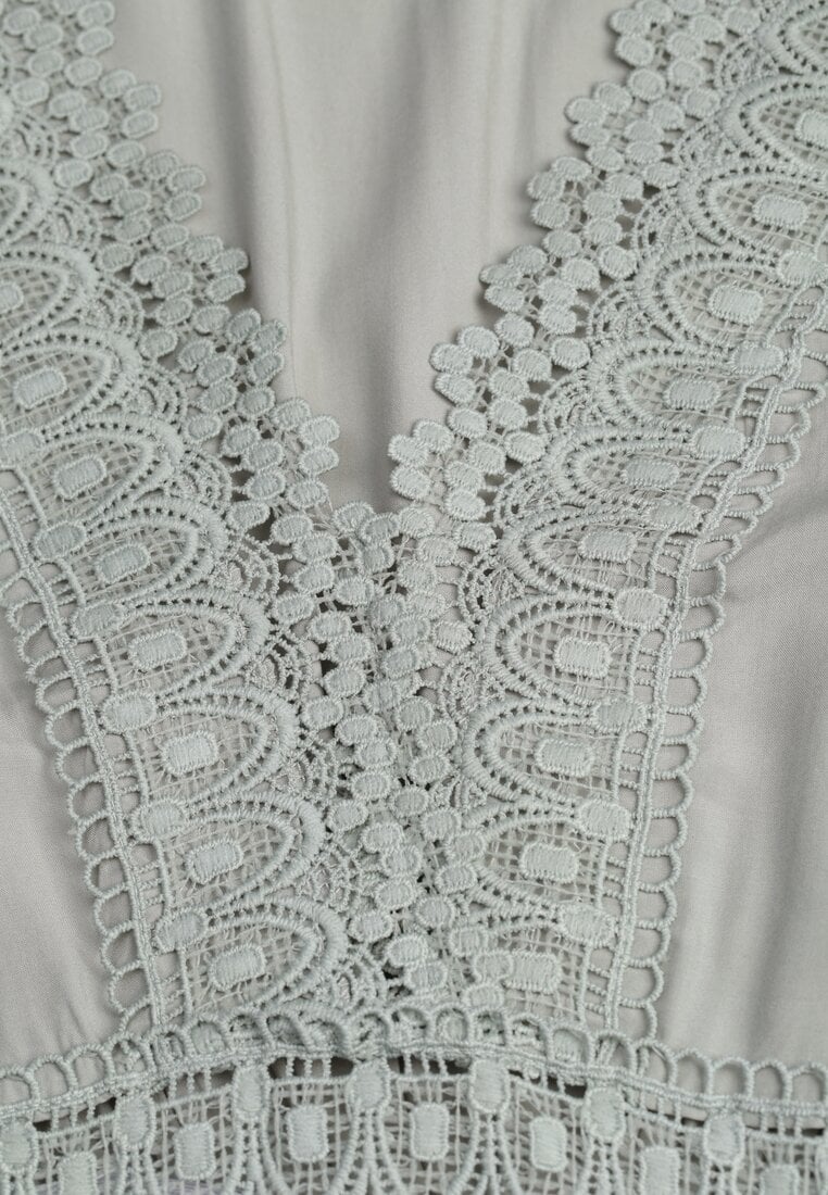 Zielona Sukienka Rozkloszowana z Falbanką i Koronką Kiaya