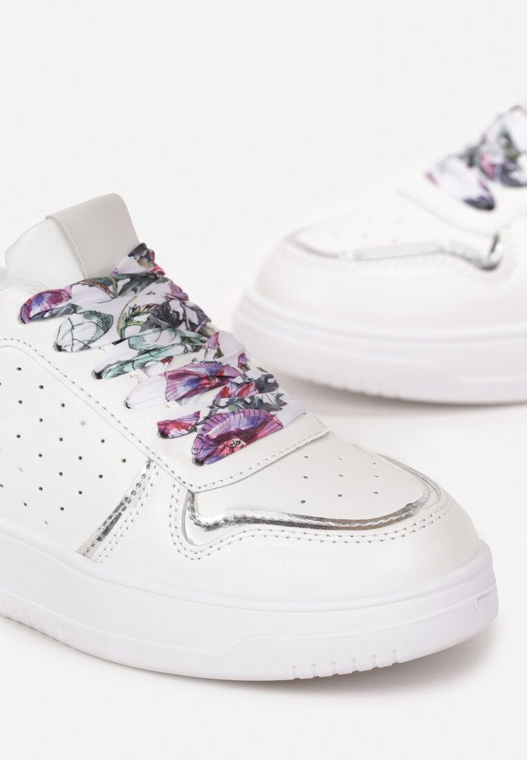 Biało-Srebrne Sneakersy z Kolorowymi Sznurówkami i Metalicznymi Wstawkami Lania