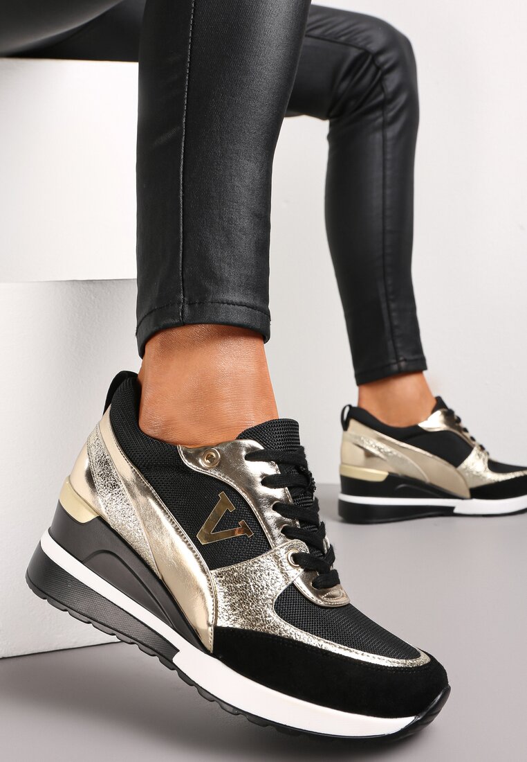 Czarno-Złote Sneakersy na Ozdobnym Koturnie i Metalicznymi Wstawkami Zaval