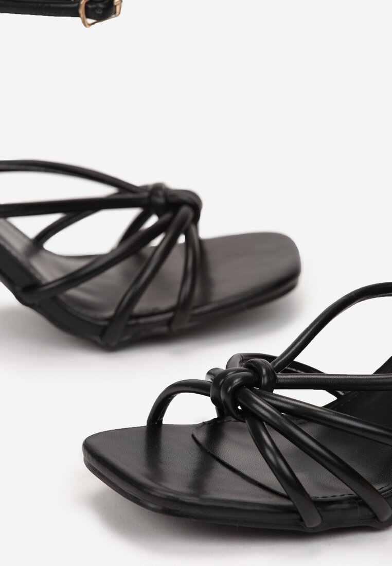 Czarne Eleganckie Sandały na Niskiej Szpilce ze Sprzączką Seletria