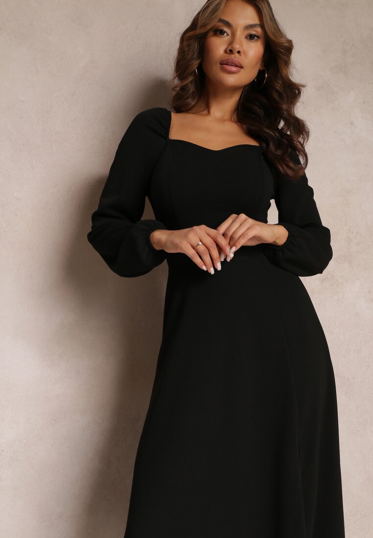 Czarna Rozkloszowana Sukienka Maxi z Wycięciem Khama