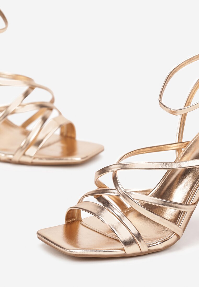 Szampańskie Sandały z Cienkimi Paskami na Wysokiej Szpilce Riga