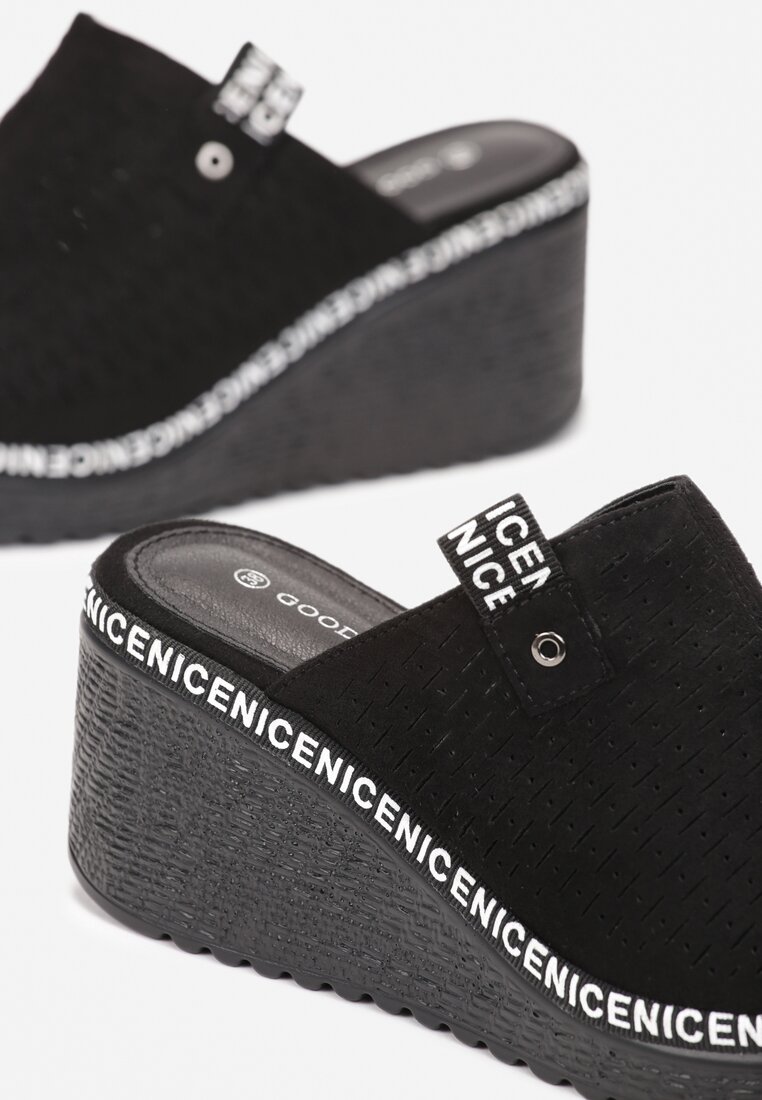 Czarne Klapki na Koturnie z Perforacją i Otwartym Noskiem Averle