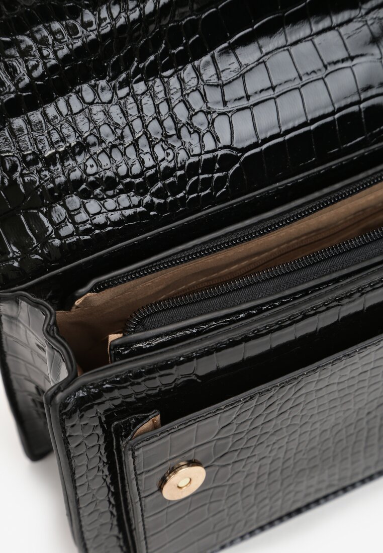 Czarna Lakierowana Torebka z Tłoczeniem Krokodylej Skóry na Łańcuszku Azza