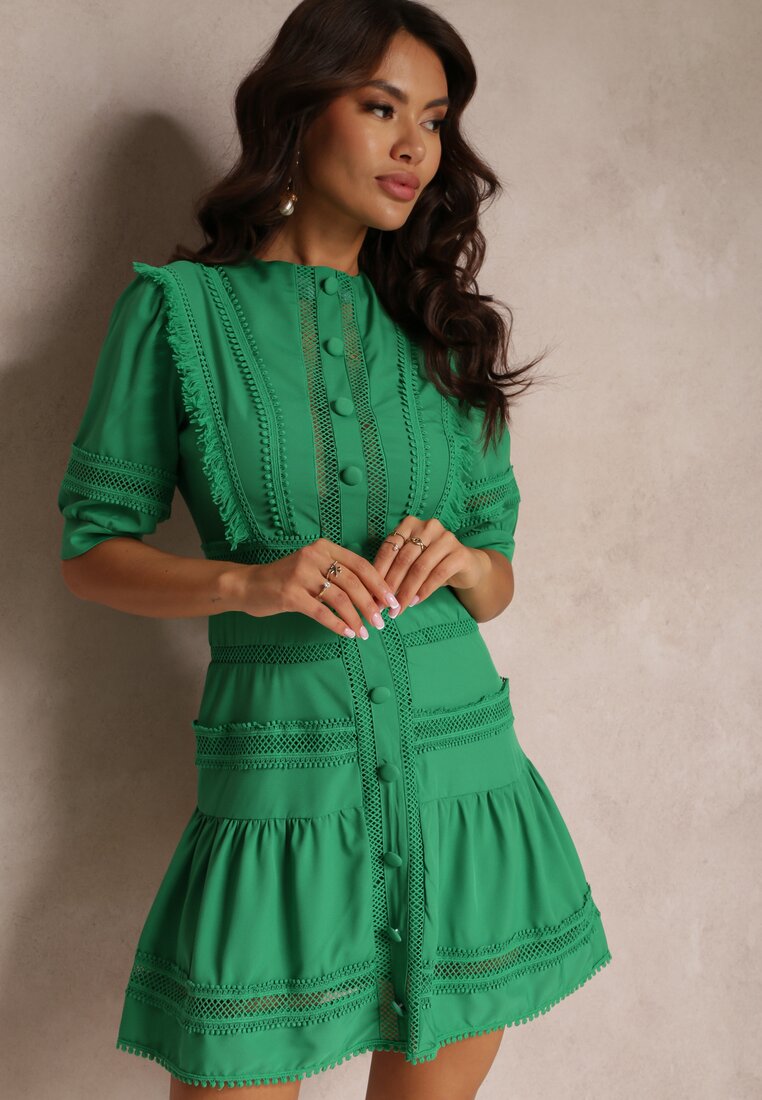 Zielona Taliowana Sukienka z Zabudowanym Dekoltem i Koronkowymi Wstawkami Locammi
