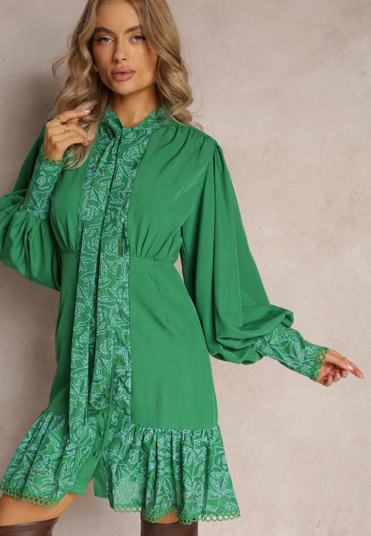 Zielona Rozkloszowana Sukienka Mini z Szerokimi Rękawami i Wiązaniem przy Dekolcie Pesy