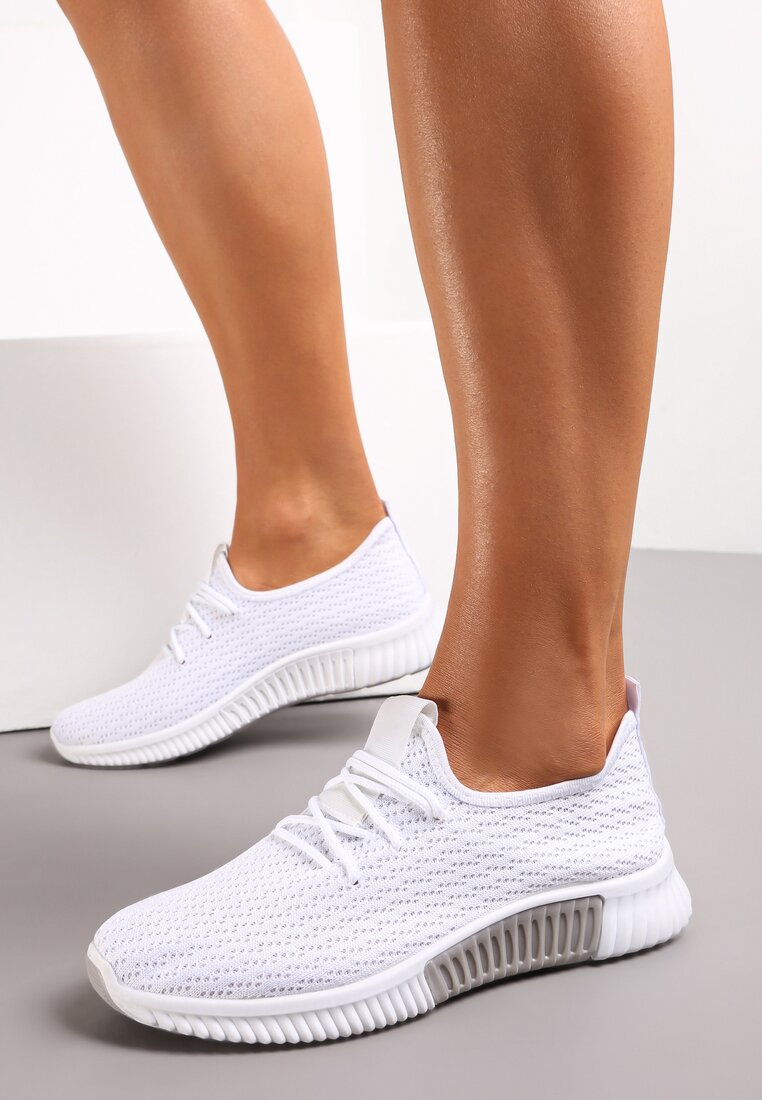 Białe Wsuwane Buty Sportowe z Krótką Elastyczną Cholewką Virnwe