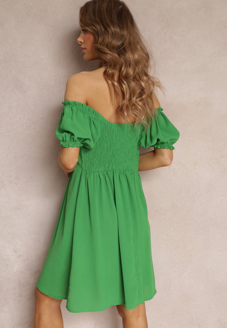 Zielona Rozkloszowana Sukienka Mini z Hiszpańskim Dekoltem i Krótkim Rękawem Misk