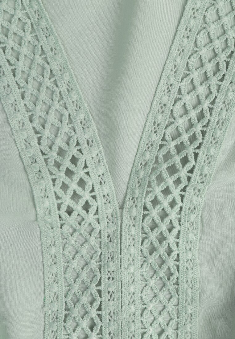 Miętowa Rozkloszowana Sukienka Maxi z Gumką w Talii i Koronkowym Dekoltem Cheteia