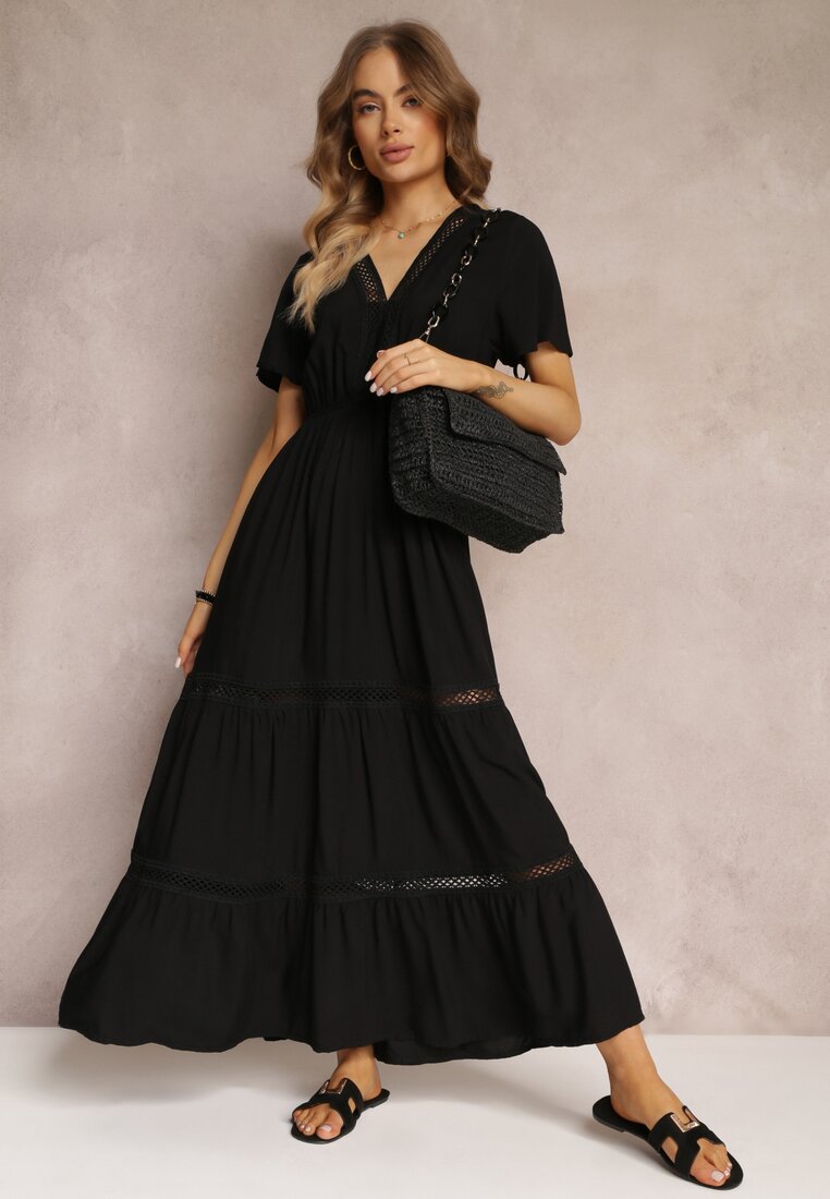 Czarna Rozkloszowana Sukienka Maxi z Gumką w Talii i Koronkowym Dekoltem Cheteia