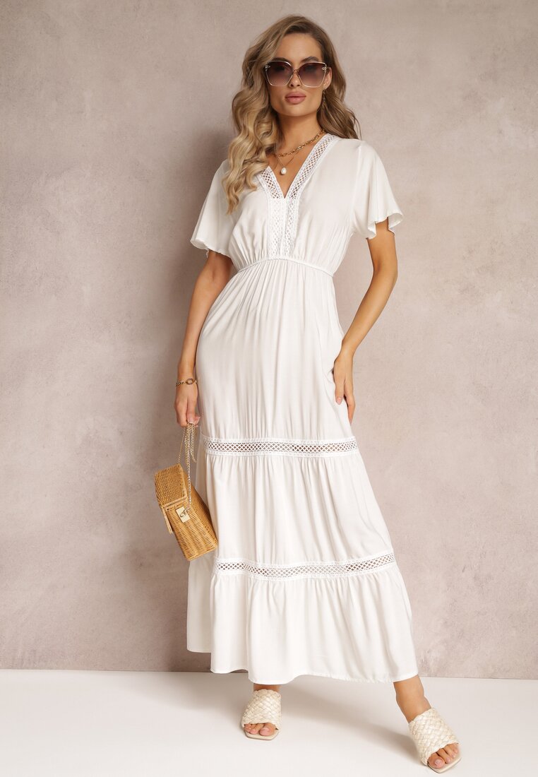 Biała Rozkloszowana Sukienka Maxi z Gumką w Talii i Koronkowym Dekoltem Cheteia