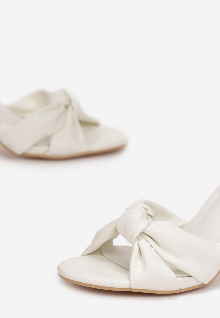 Białe Sandały na Szpilce z Otwartym Noskiem i Paskiem w Cyrkonie Neodia