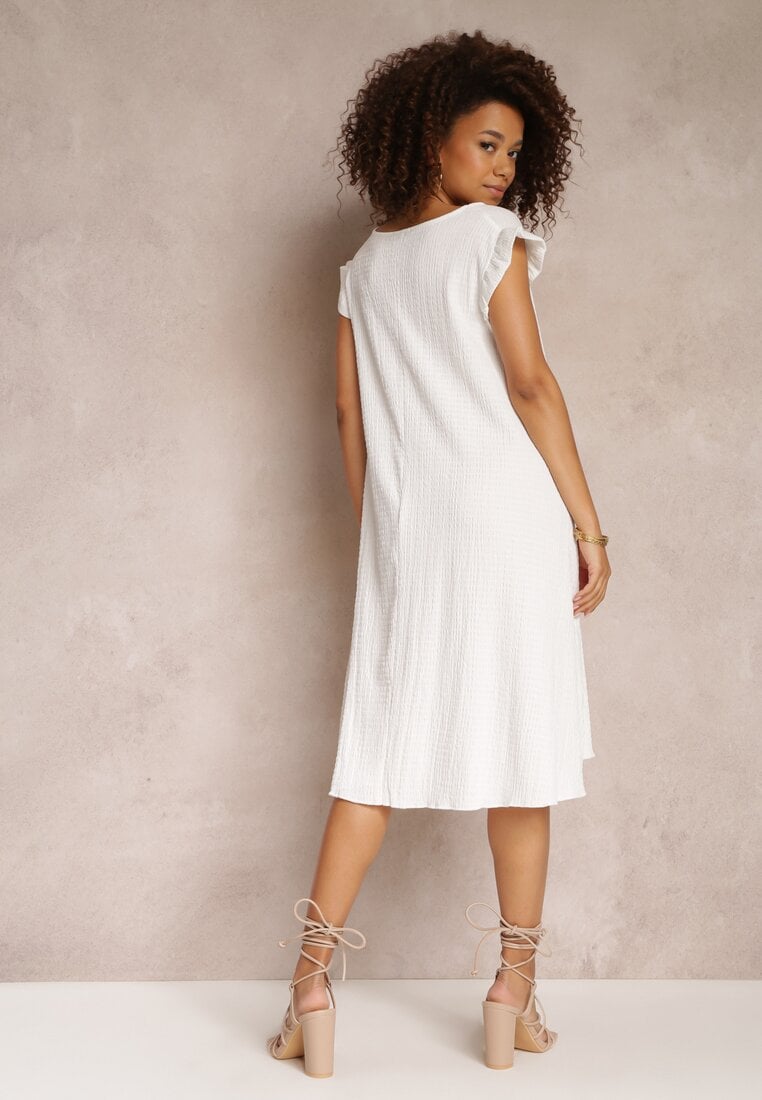 Biała Sukienka Midi Trapezowa z Materiału z Ozdobnym Tłoczeniem Emlia