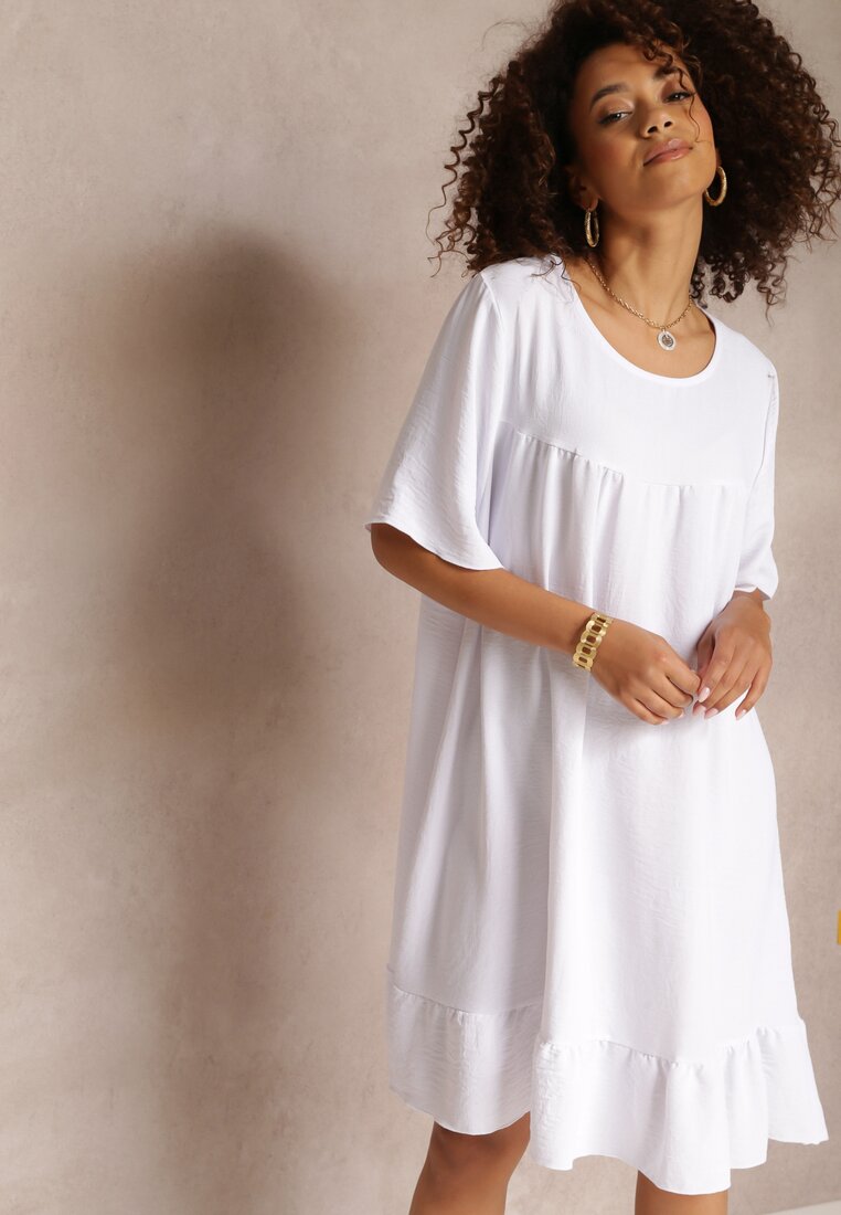 Biała Rozkloszowana Sukienka z Krótkimi Rękawami i Falbanką na Dole Marilona