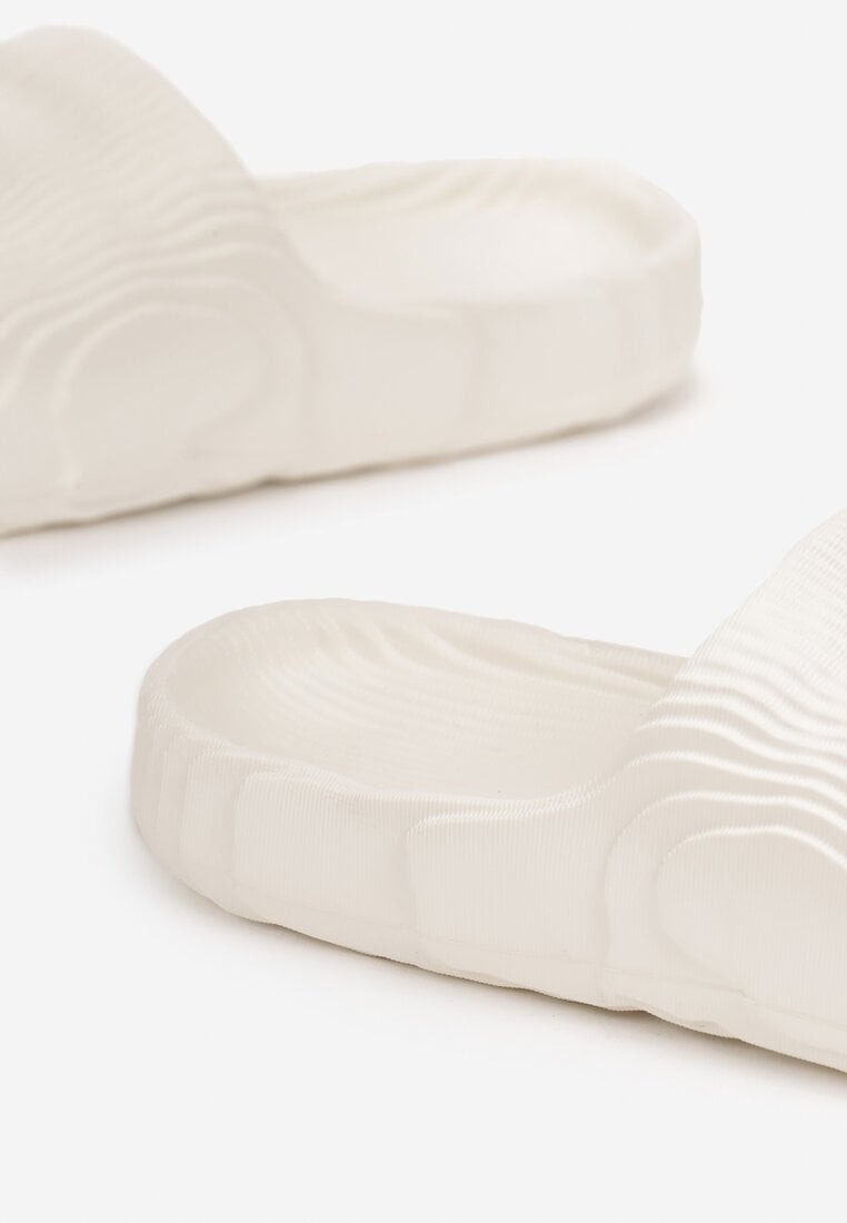 Białe Piankowe Klapki z Ozdobnym Tłoczeniem Eupnia