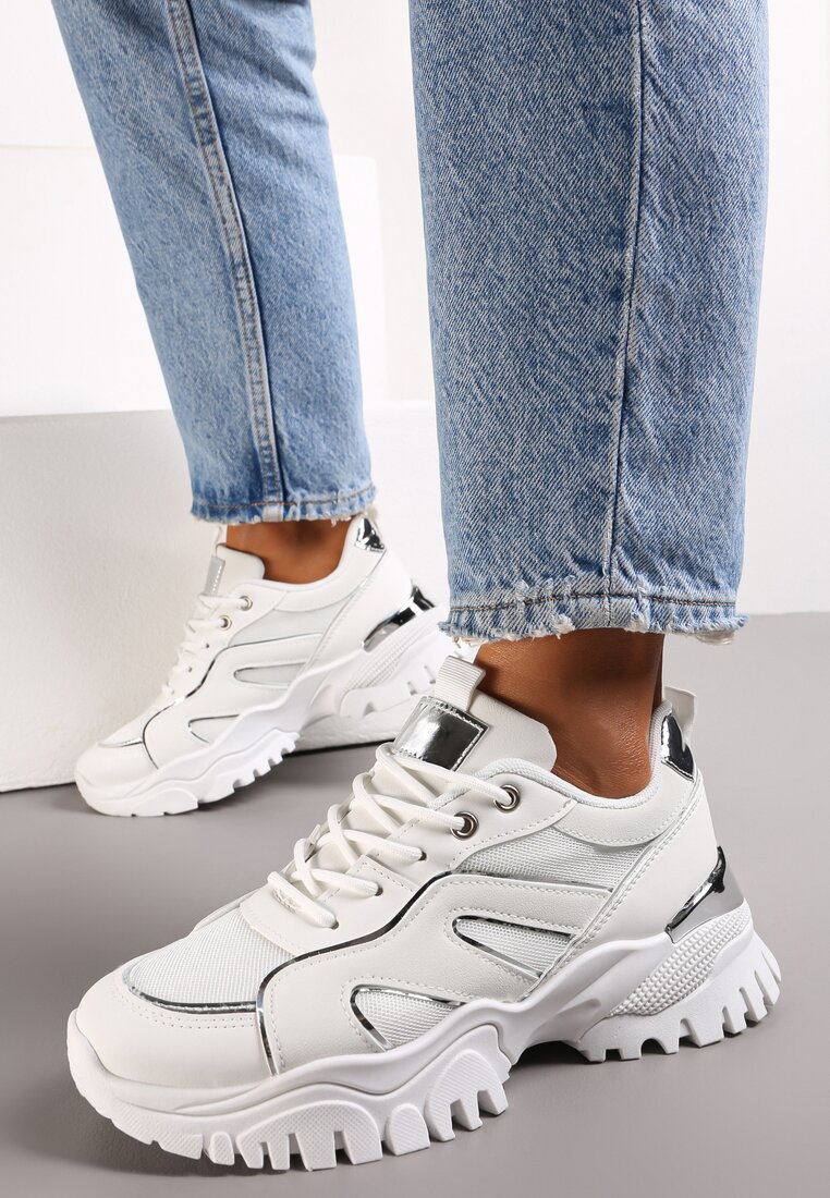 Sneakerși Sport Albi cu Talpă Groasă și Aplicații Decorative Sossi