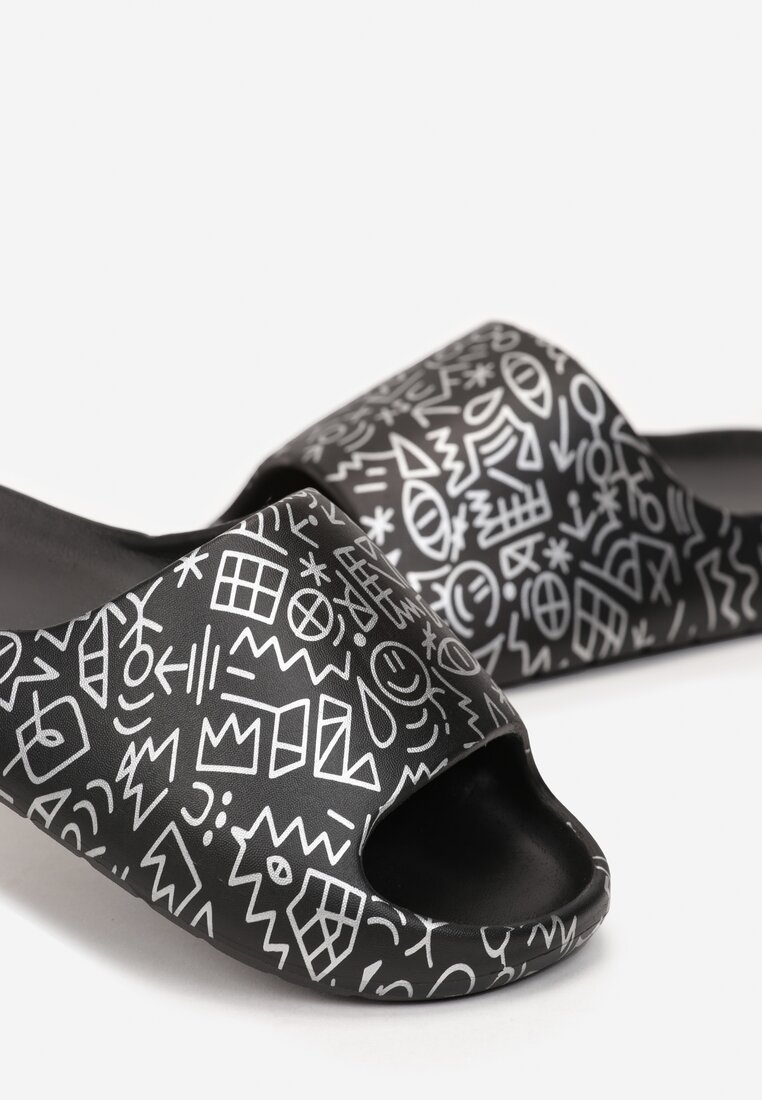 Czarne Płaskie Klapki z Pianki Ozdobione Printem Conidasa