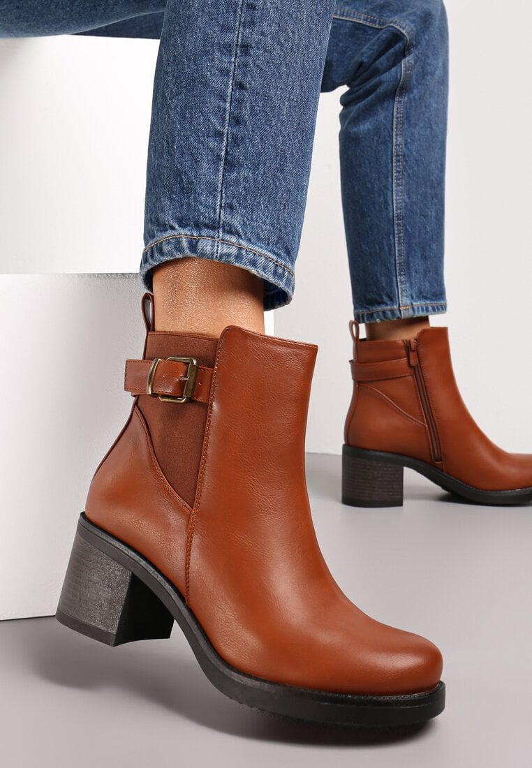 Botine maro cu toc și cataramă decorativă Otilie