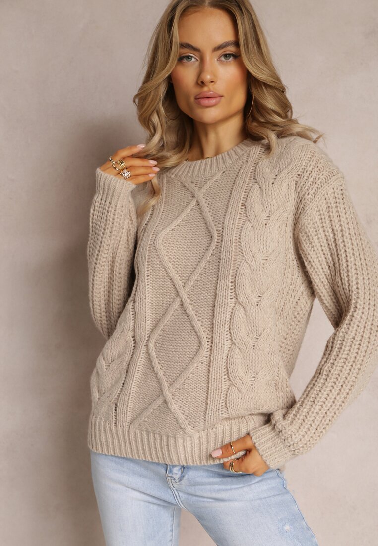 Beżowy Sweter o Klasycznym Fasonie z Modnym Splotem Siloma