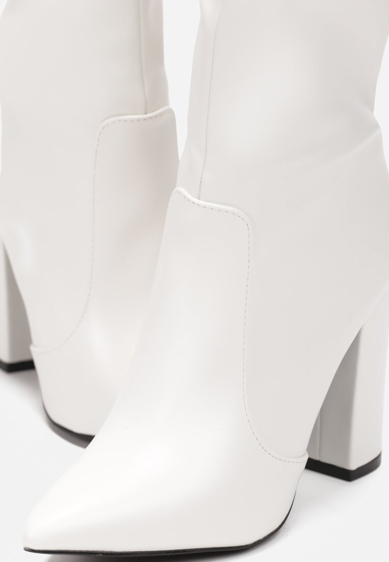 Białe Kozaki przed Kolano na Słupku Vafince