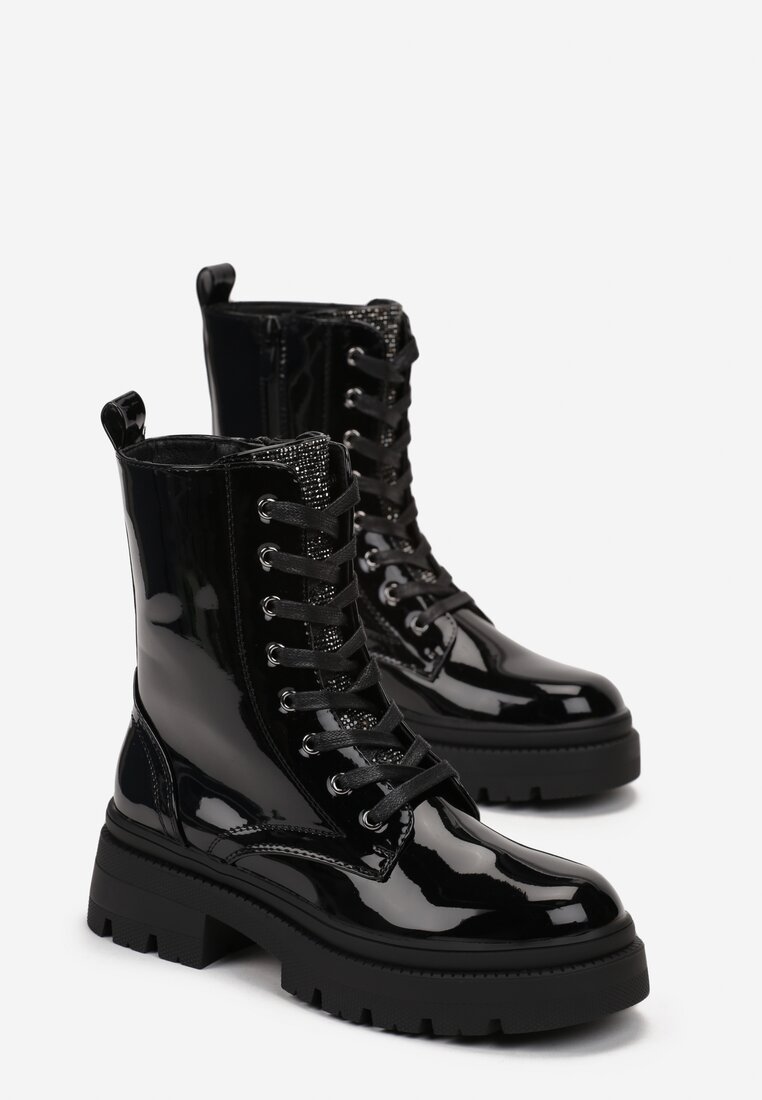 Czarne Lakierowane Botki Workery z Cyrkoniami i Tłoczoną Podeszwą Beatrizio