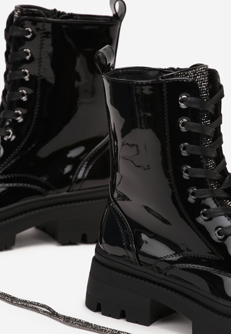 Czarne Lakierowane Botki Workery z Cyrkoniami i Tłoczoną Podeszwą Beatrizio