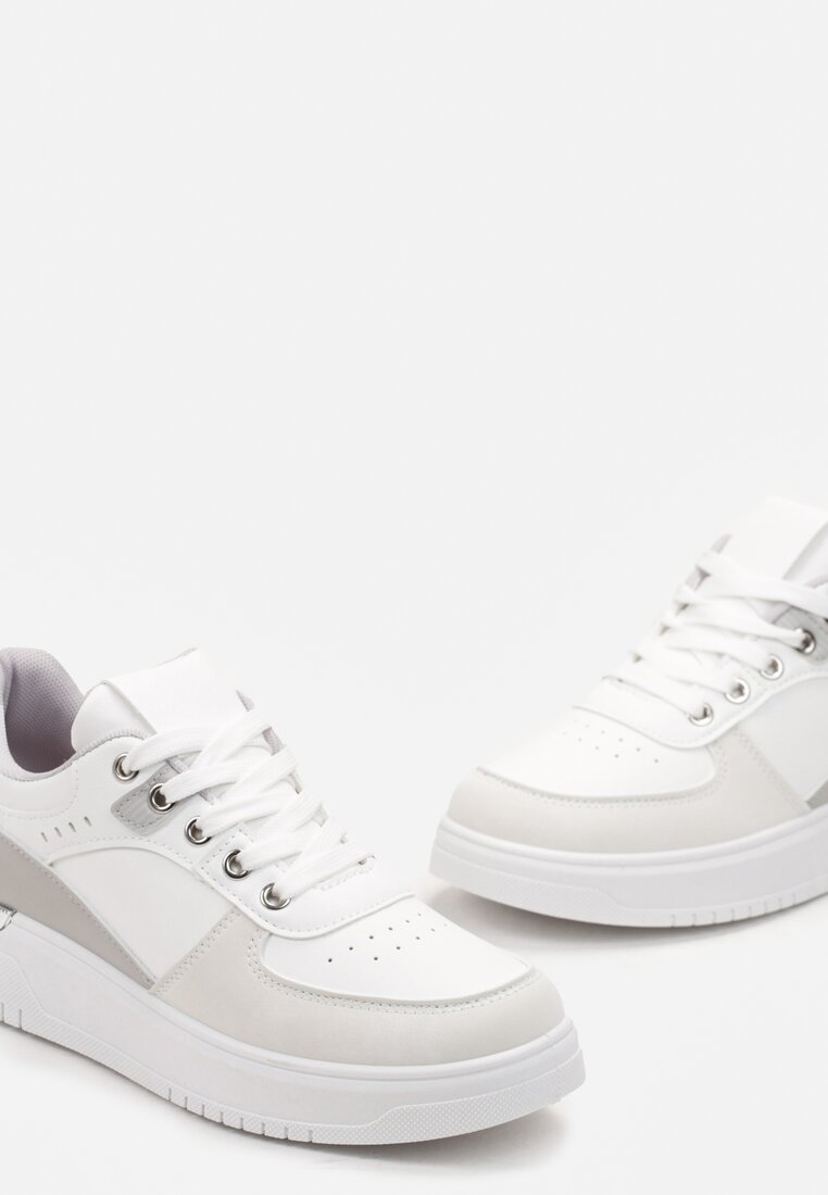 Białe Sneakersy z Metaliczną Wstawką na Podeszwie Giacobbe