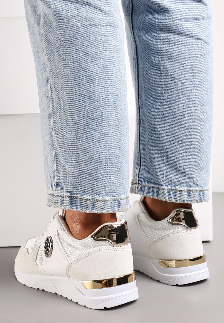 Białe Sneakersy Ozdobione Metalicznymi Wstawkami Dabriele