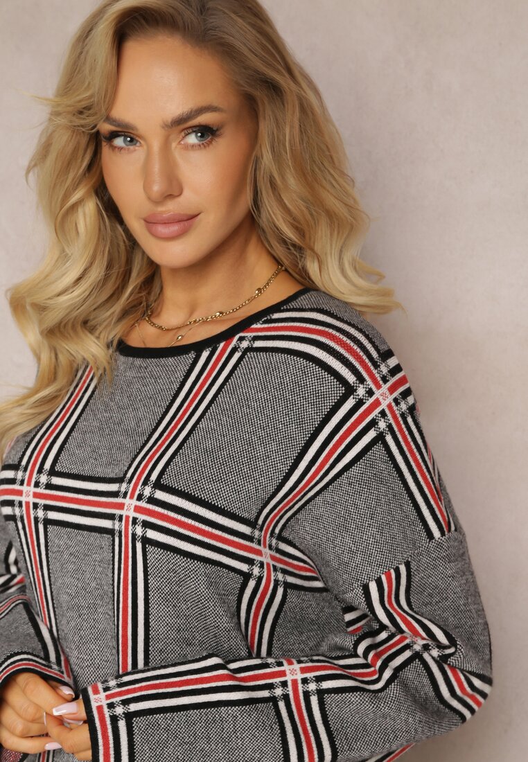 Ciemnoszara Dzianinowa Sukienka Oversize z Naszytymi Kieszeniami w Kratę Deliuba