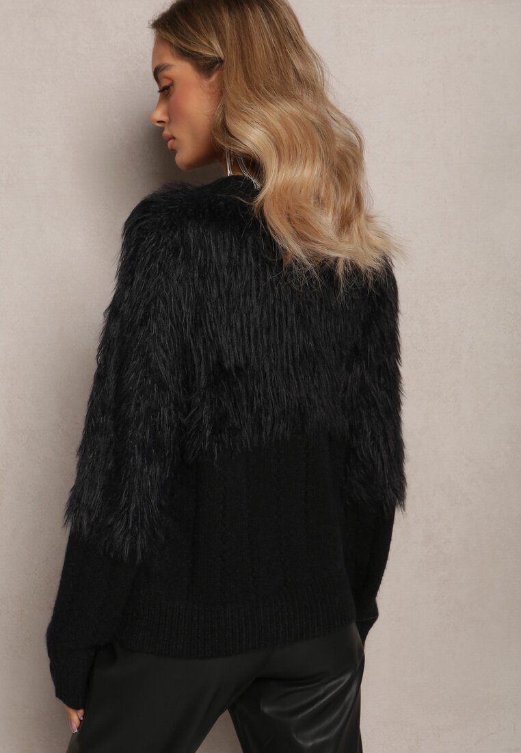 Czarny Puchaty Sweter o Klasycznym Fasonie Fruve