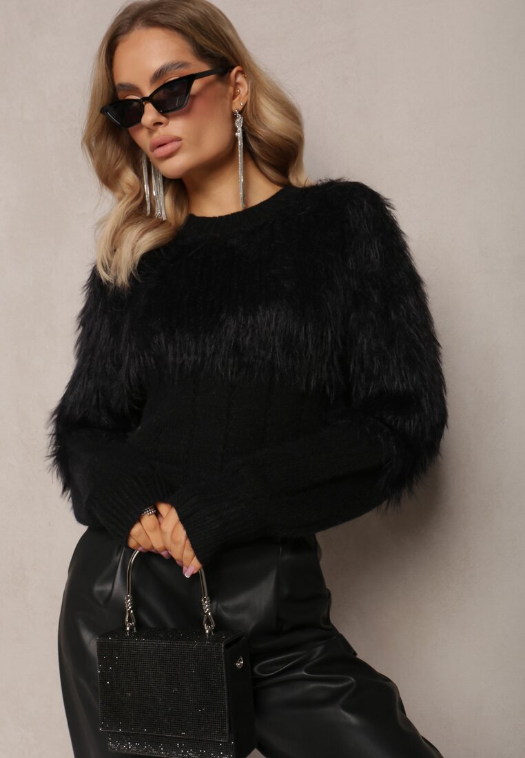 Czarny Puchaty Sweter o Klasycznym Fasonie Fruve