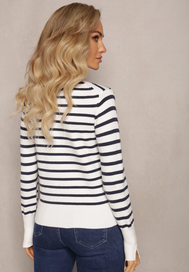 Biały Klasyczny Sweter Ozdobiony Serduszkiem z Cekinów w Paski Fivta