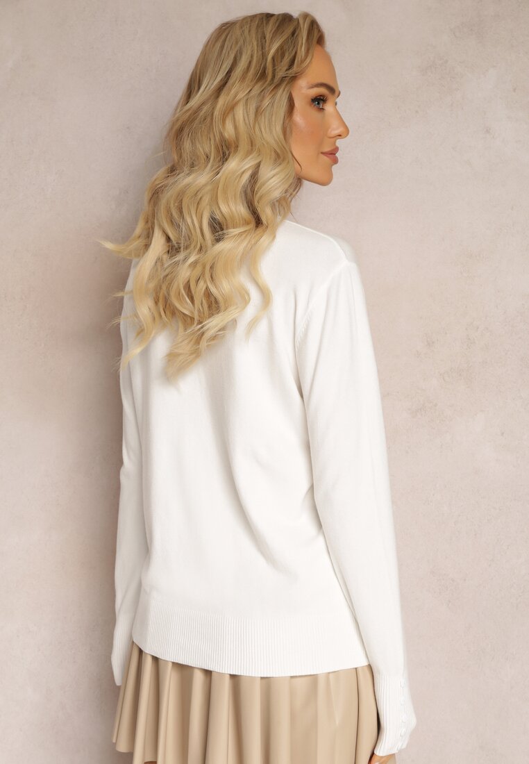 Biały Klasyczny Sweter Golf z Ozdobnymi Guzikami na Rękawach Bolea