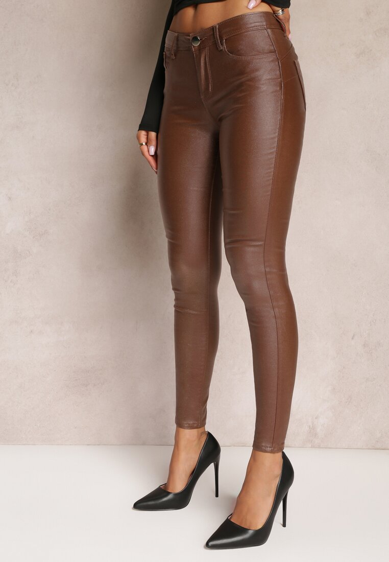 Brązowe Spodnie z Imitacji Skóry o Fasonie Skinny z Brokatem Acurea