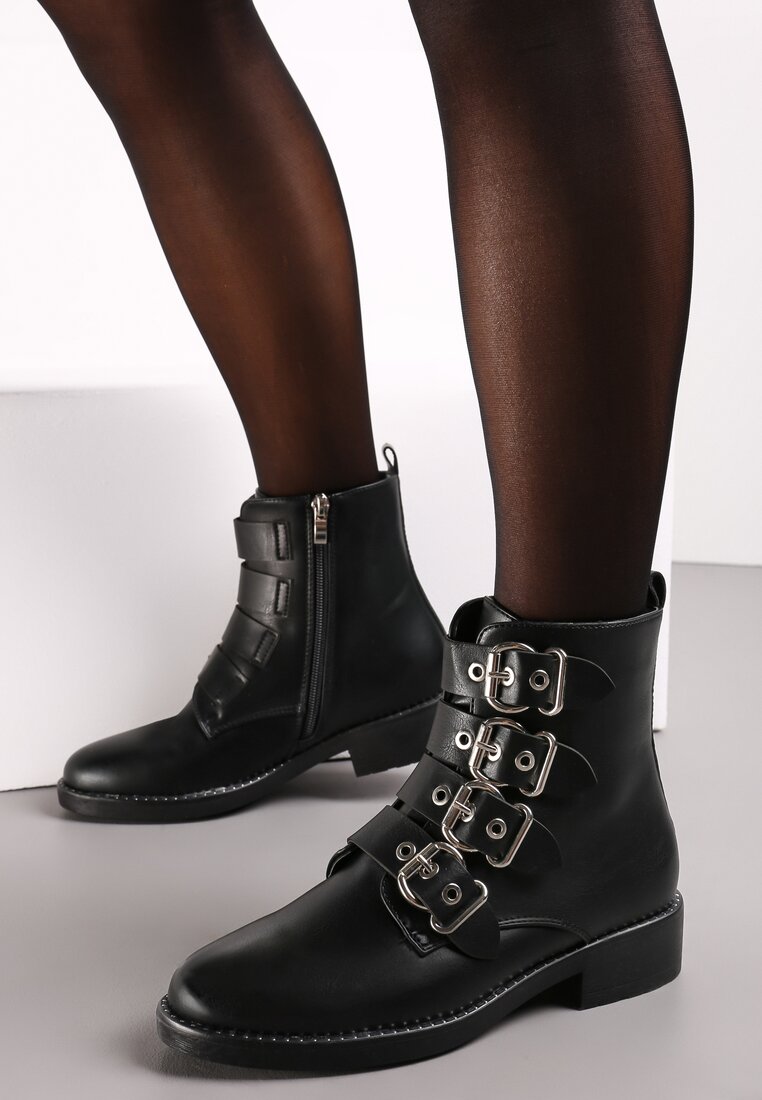 Botine negre cu toc plat și catarame decorative Trivessa