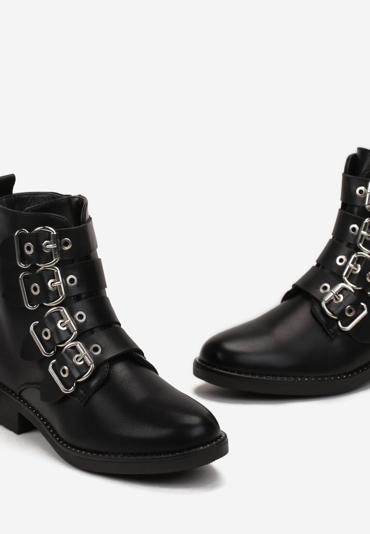 Botine negre cu toc plat și catarame decorative Trivessa
