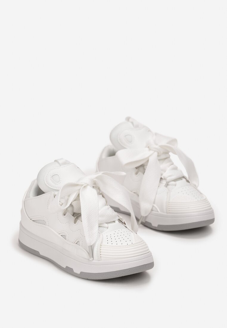 Białe Sneakersy z Dekoracyjnym Sznurowaniem i Wstawką na Języku Cristen