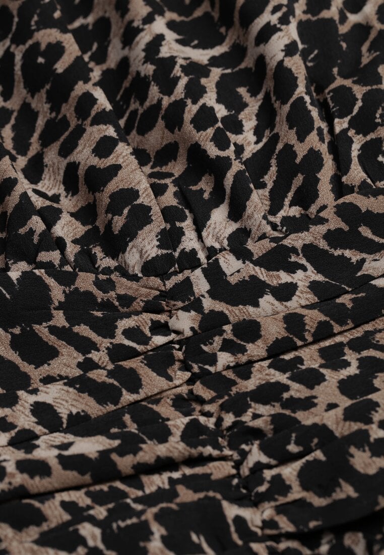 Rochie mini maro cu croi în cloș cu imprimeu leopard și volane Gerttera