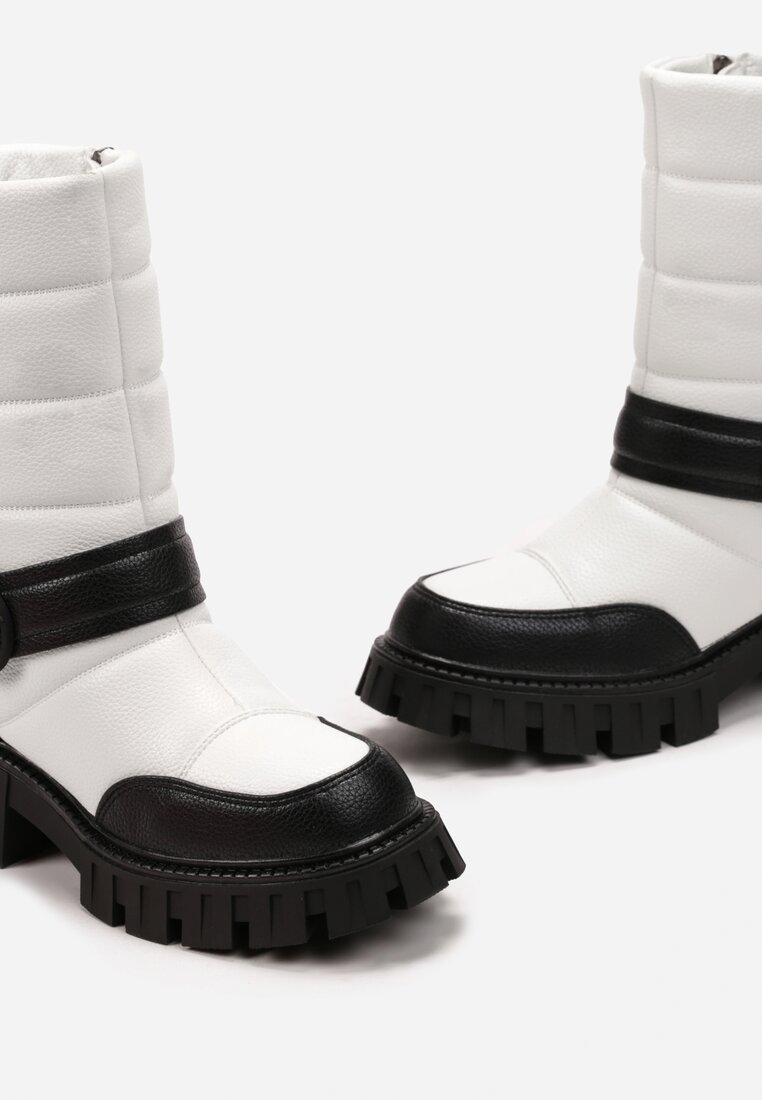 Botine Albe-Negre Matlasate cu Curea Decorativă și Inscripția Vivere