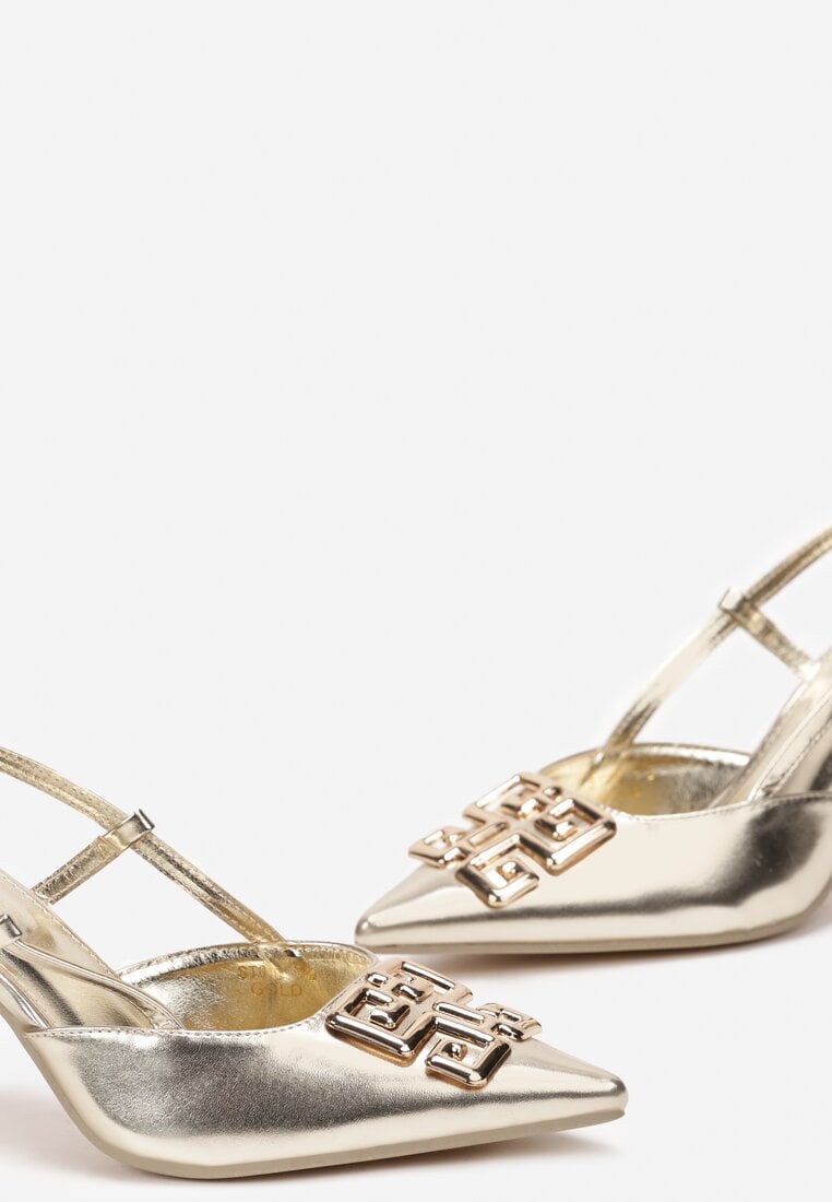 Złote Sandały na Geometrycznym Słupku z Noskiem w Szpic i Klamerką Grinelle