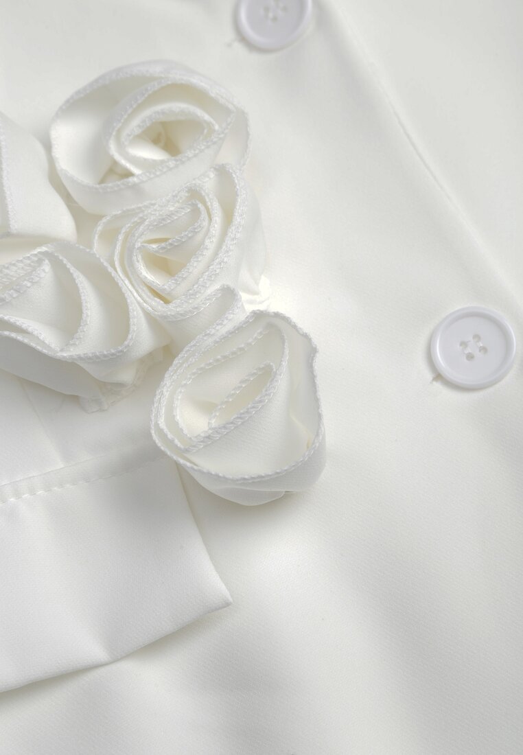 Sacou Rochie Alb cu Aplicatii 3D Florale si Inchidere cu Nasturi Lorira