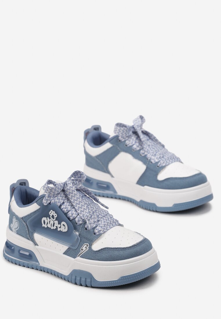 Biało-Niebieskie Sznurowane Sneakersy na Niskiej Platformie Ozdobione Naszywkami Pixila