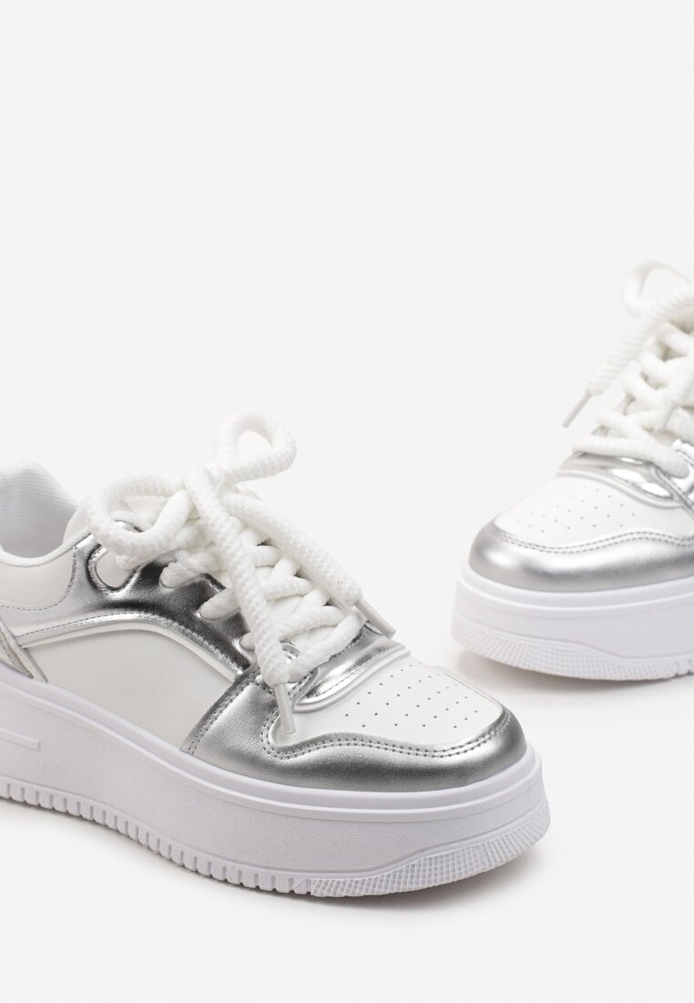 Biało-Srebrne Sznurowane Sneakersy na Platformie z Metalicznymi Wstawkami Arileva