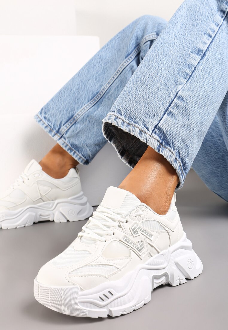 Sneakerși Albi pe Platformă Decorați cu Aplicatie Nivaler