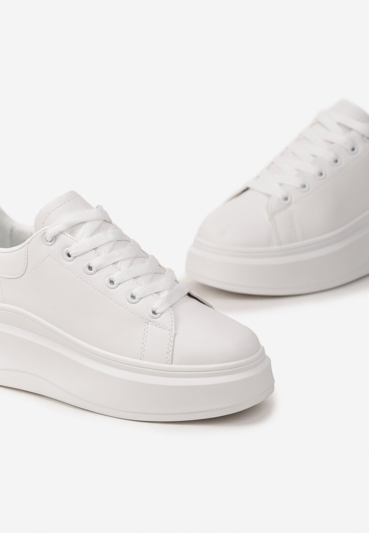 Białe Sznurowane Sneakersy na Niskiej Platformie z Imitacji Skóry Ajanfa